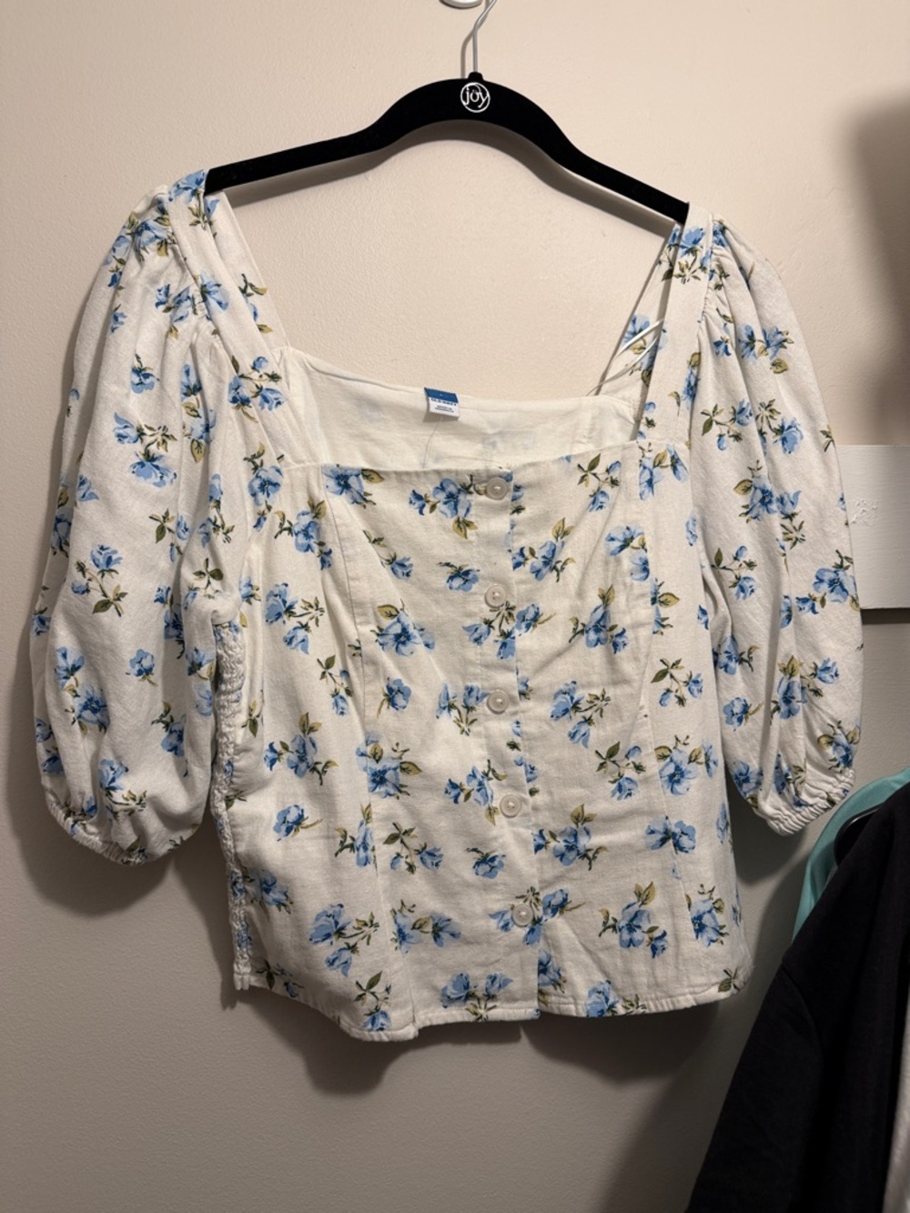 Old Navy White Button-Front Puff Sleeve Floral Top